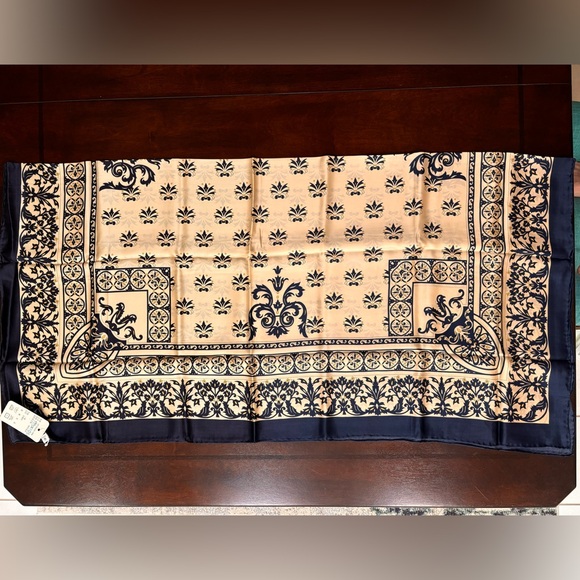 NWOT 100% Silk Floral Square Scarf 41" x 41" - Picture 5 of 14